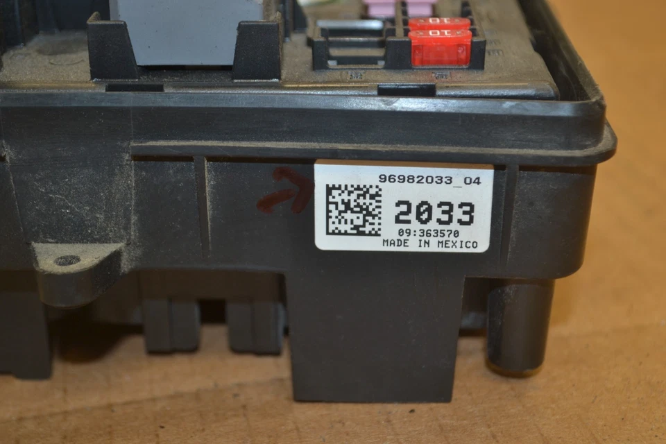 Chevrolet Cruze 2011-2014 caja de fusibles relé bloque panel 96982033 módulo 864-11E7 Foto 2 de 4