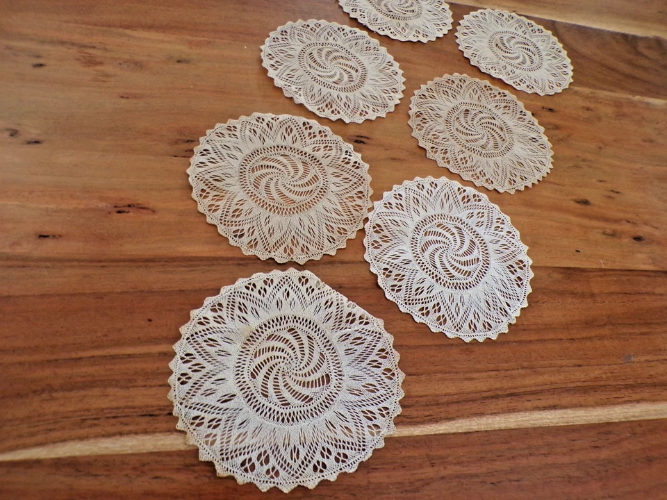 Linge ancien Lot de 7 Napperons en dentelle beige - Photo 2/3
