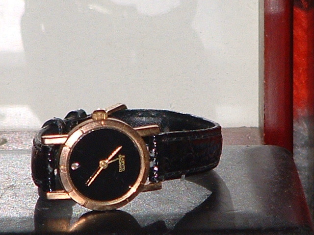 Pre-owned Women display picture 1