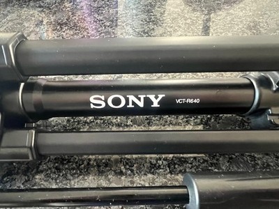 Sony Model VCT-R640 Adjustable Leg Video Camera Tripod *Tested*