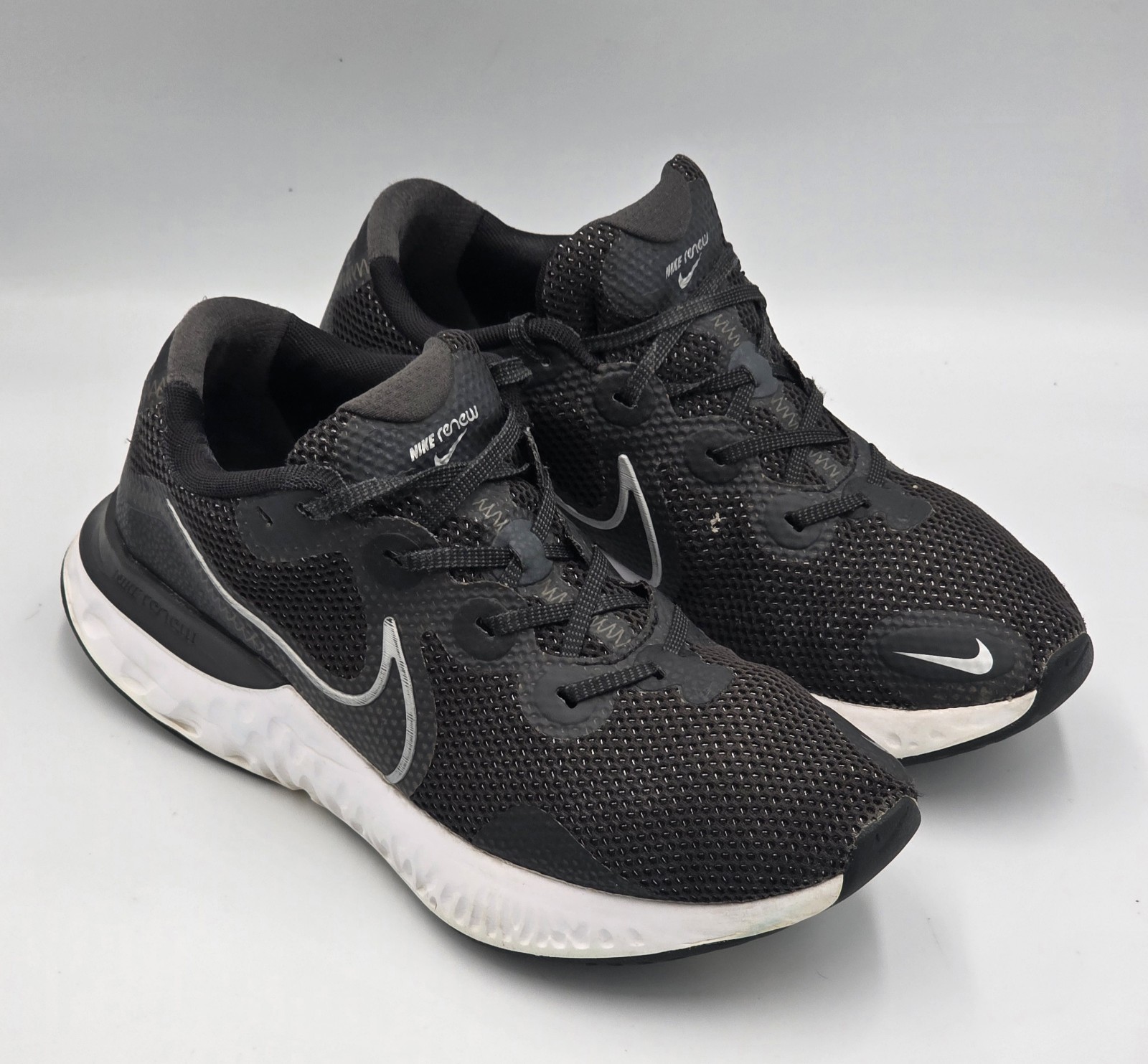 Nike Renew Men’s Size 9.5 Running Black/White Gym Workout Shoes Sneakers 