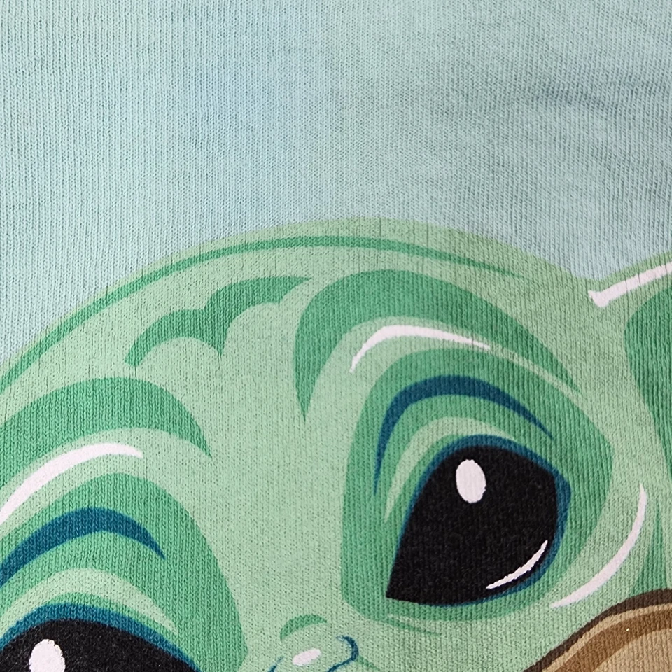 Camiseta deportiva grande The Mandalorian Baby Yoda "The Child" Youth Spirit de los parques de Disney Foto 4 de 4