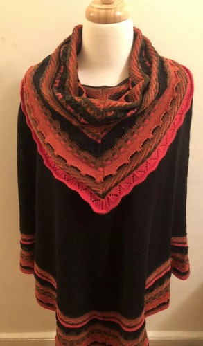 Women's Alpaca Wool Handknit Embroidered Poncho One Size - Picture 10 of 12