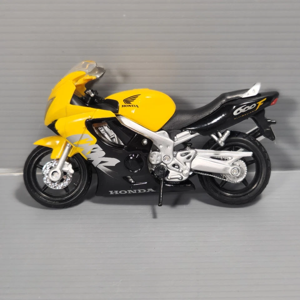 Honda CBR600F мотоцикл масштаб 1:18 желтая литая копия Maisto 2001 - Изображение 3 из 4