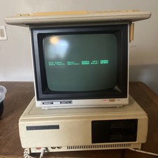 TANDY 1000 HD Personal Home Computer with VM-2 Monochrome Monitor and Keyboard