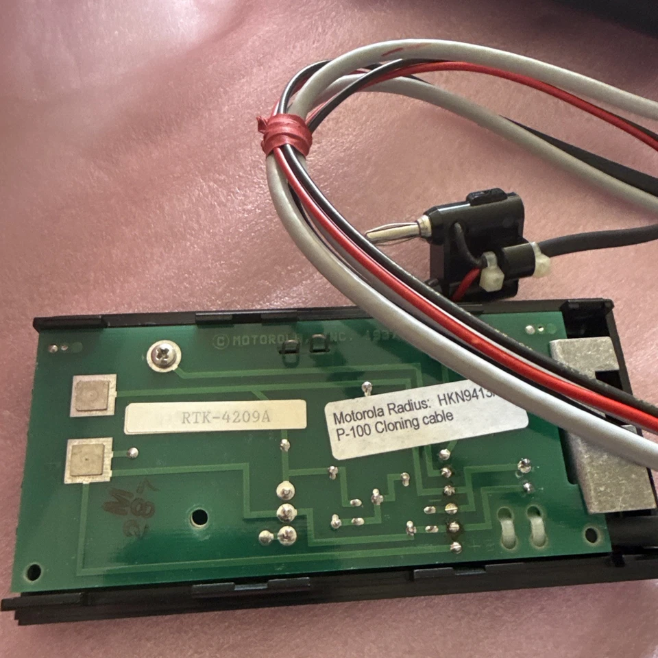 Motorola HKN9413A Radius P100 Programming Cable / Battery Eliminator - Image 2 of 4