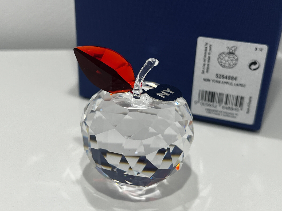 Swarovski Figurine 5264884 Apple New York 2 3/8in Boxed