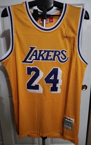 Kobe Bryant Signed LA Lakers #24 Jersey 07–08 NBA MVP Beckett Authenticated