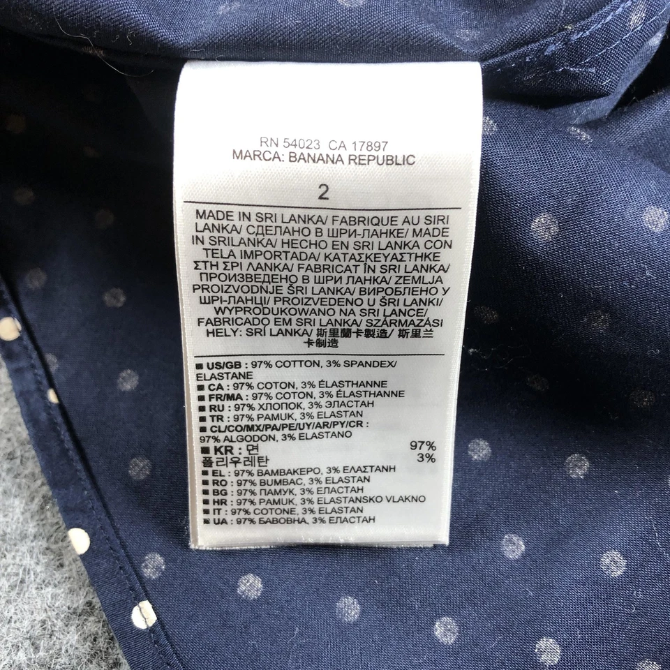 Camisa Banana Republic para mujer 2 azul marino sin hierro sin mangas a lunares botón delantero Foto 4 de 4