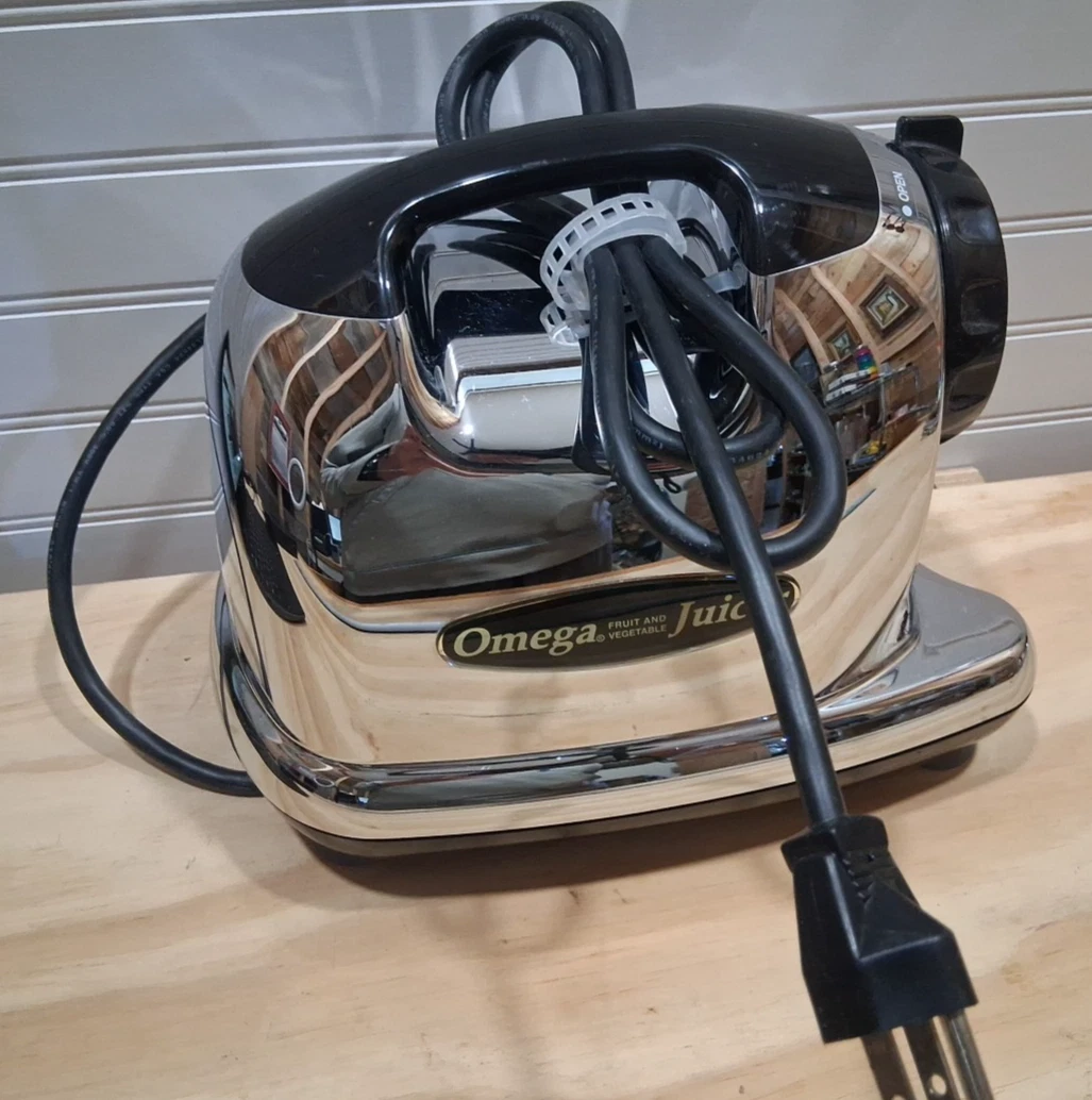 Omega Juice Extractor Base Motor Model 8006 No Accessories WORKS Stainless Steel