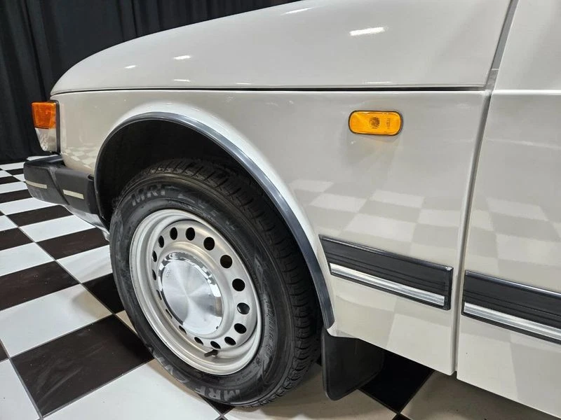 Saab 900 S 1986 hatchback de 2 puertas Foto 4 de 4