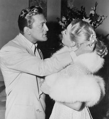 Kirk Douglas and Lana Turner in Adversarial Scene - This photo - 1953 Old Photo