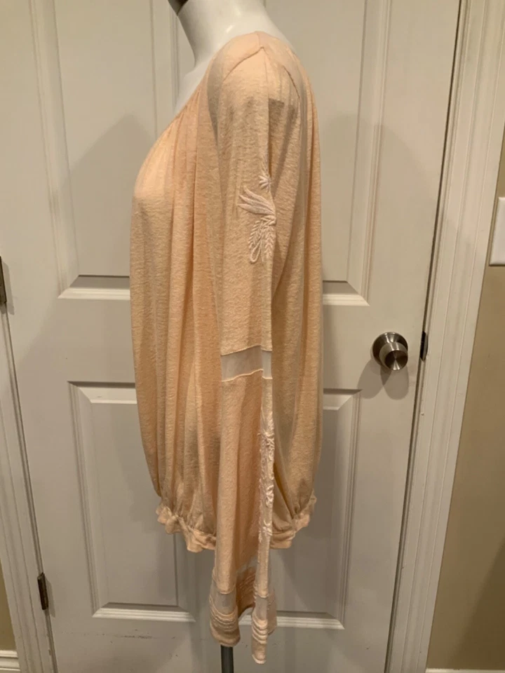 Top Free People Melocotón Pálido Manga Larga Malla Bordada Mangas Campana, Talla M Foto 4 de 4