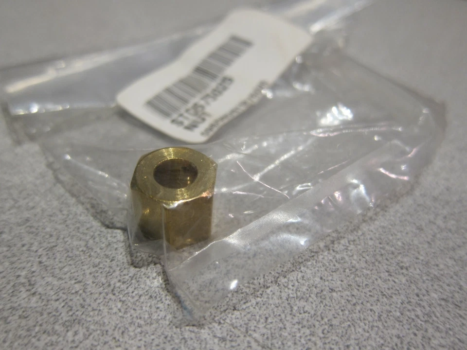 Tuerca de compresión Kenmore STD575025, 1/4 pulgada Foto 2 de 3