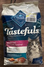 Blue Buffalo Tastefuls Adult Cat Hairball Control Chicken  Brown Rice Cat Food