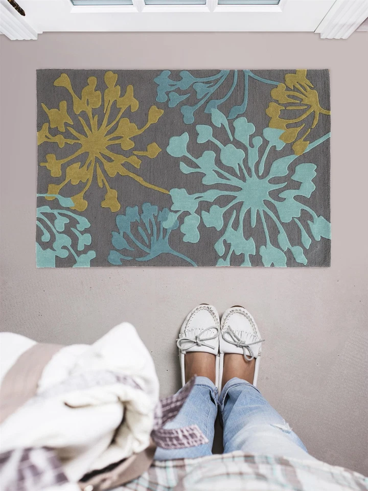 Linon Trio Dandelion Hand Tufted Polyester 1'10"x2'10" Rug in Gray - Image 2 of 4