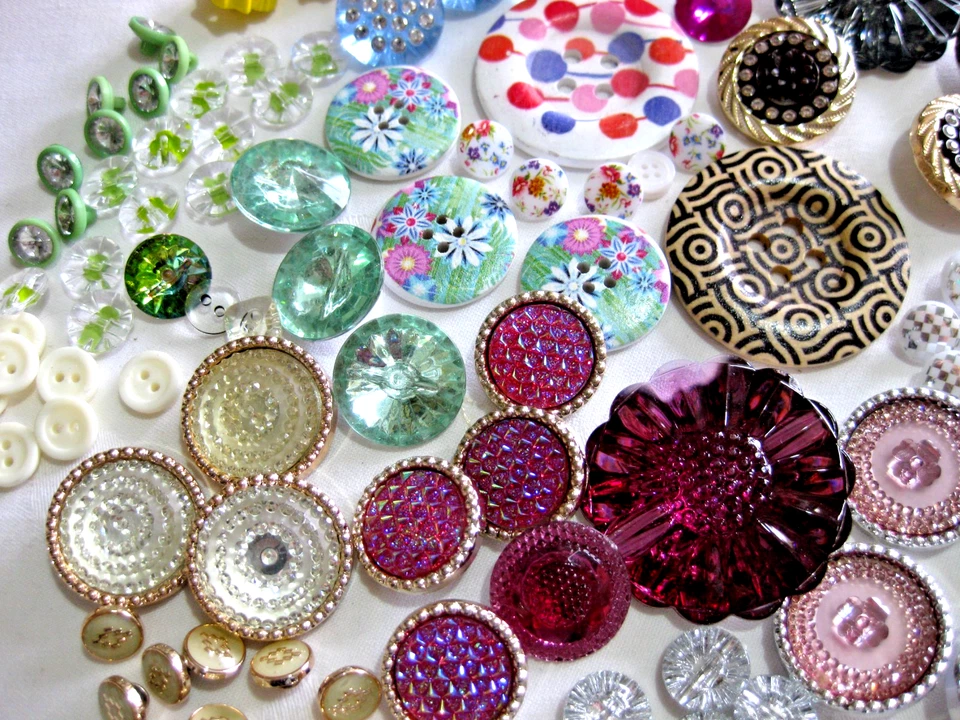 ca110 verschiedene Knöpfe Holzknöpfe Kinderknöpfe Ösenknöpfe Boho Restposten R12 - Bild 4 von 4