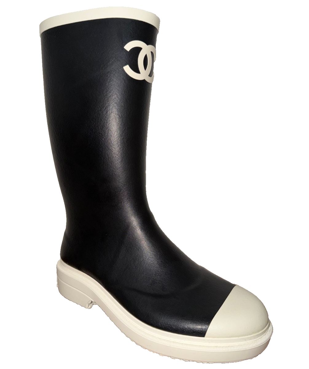 CHANEL 26C レインブーツ　36サイズ Chanel 26C Black White Caoutchouc CC Logo High Pull On Rubber Rain