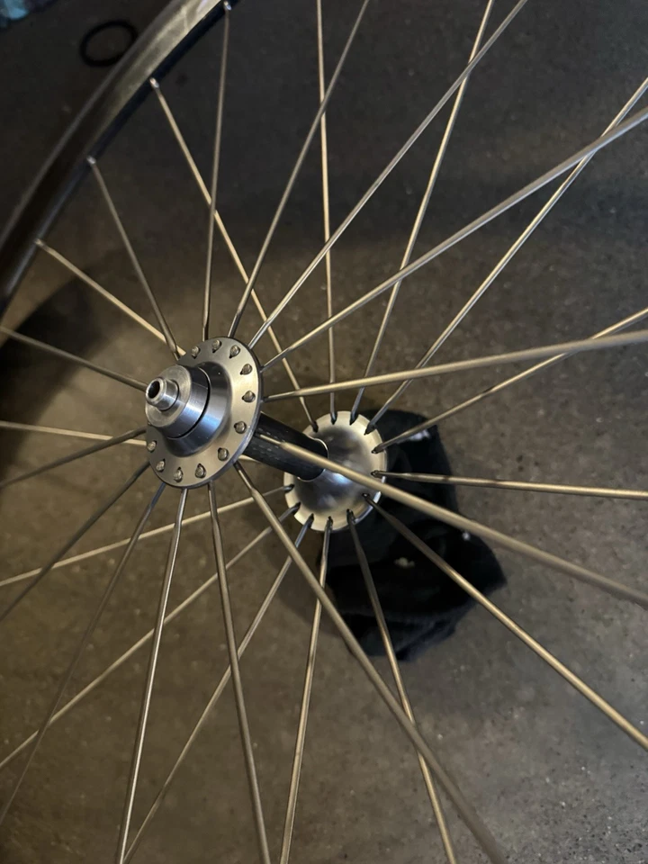 Juego de ruedas de carbono Zipp ~58 mm tubular (llanta-freno, QR) — buje libre HG Foto 4 de 4