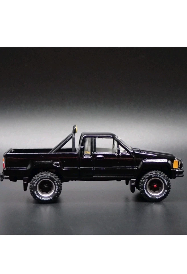 1985 85 TOYOTA SR5 PICKUP TRUCK BACK TO THE FUTURE 1/64 SCALE DIECAST MODEL CAR - Image 4 of 4