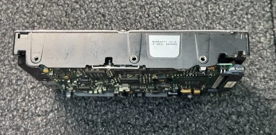 Dell 37URC XC18J461 18.3GB 10K RPM 4MB 80-Pin Ultra-160 SCSI HDD 3.5" - Image 4 of 4