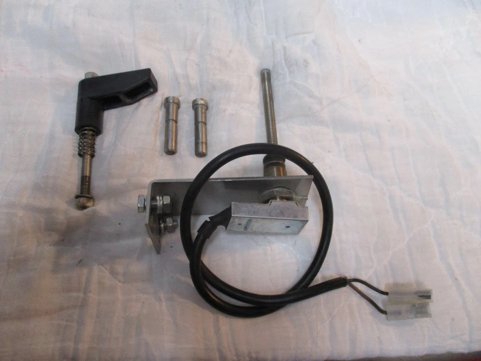 Maytag Front Load Washer Door Latch Model MFS50PNFVS Hinge Pins Open Indicator - Image 2 of 4