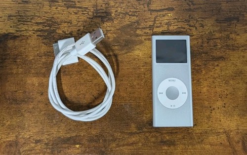 Apple iPod Nano 2nd Generation A1199 4GB Music Player - Silver - Working