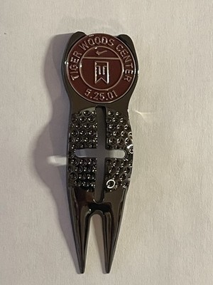 2001 Tiger Woods TW Center Nike Headquarters Divot Tool & 1'' Coin Golf Marker