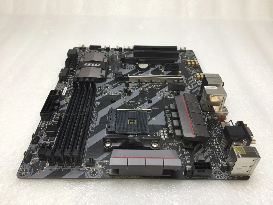 Placa madre MSI TOMAHAWK (MS-7A34) B350 AMD AM4 Socket ATX SIN CPU/RAM Foto 3 de 4