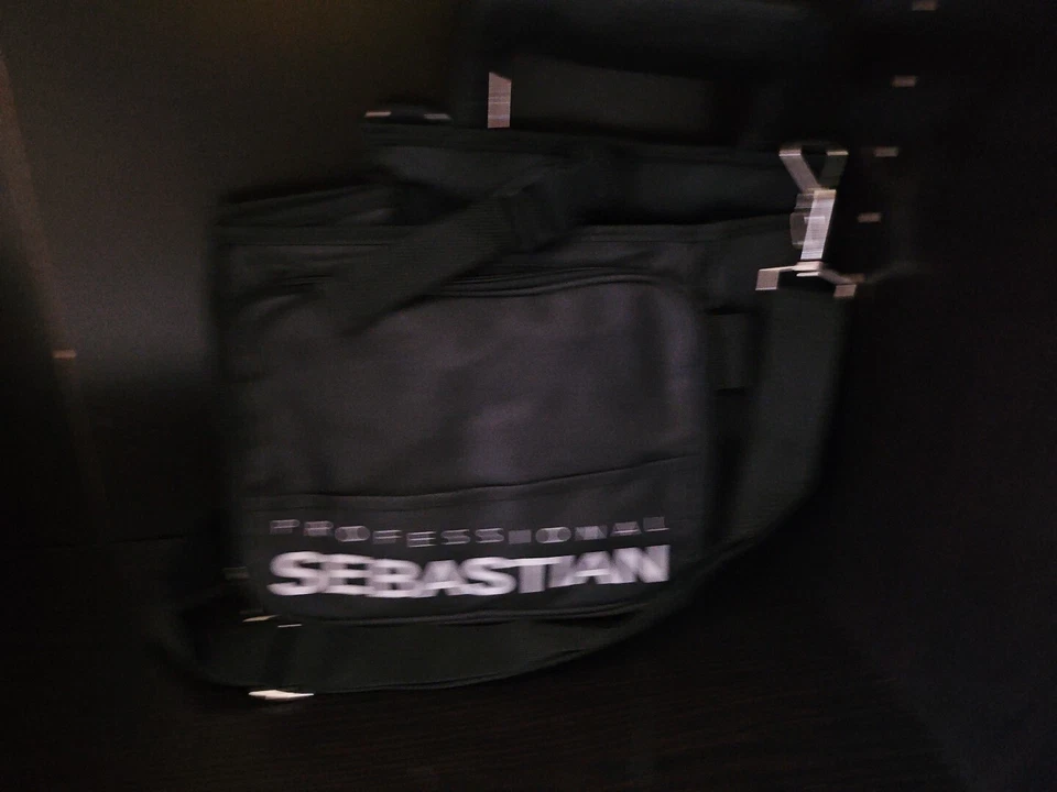 Bolso de Cosmetología Profesional para el Cuidado del Cabello Sebastian Negro con Correa Trl8#22 Foto 4 de 4