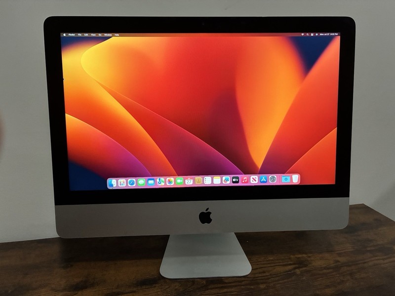 2017 Apple iMac with 2.3GHz Intel Core i5, 21.5-inch, 8GB RAM, 256GB SSD Storage