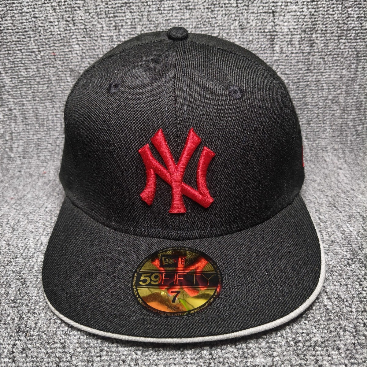 New Era 59FIFTY New York Yankees MLB Fitted Hat Black Red Size 7