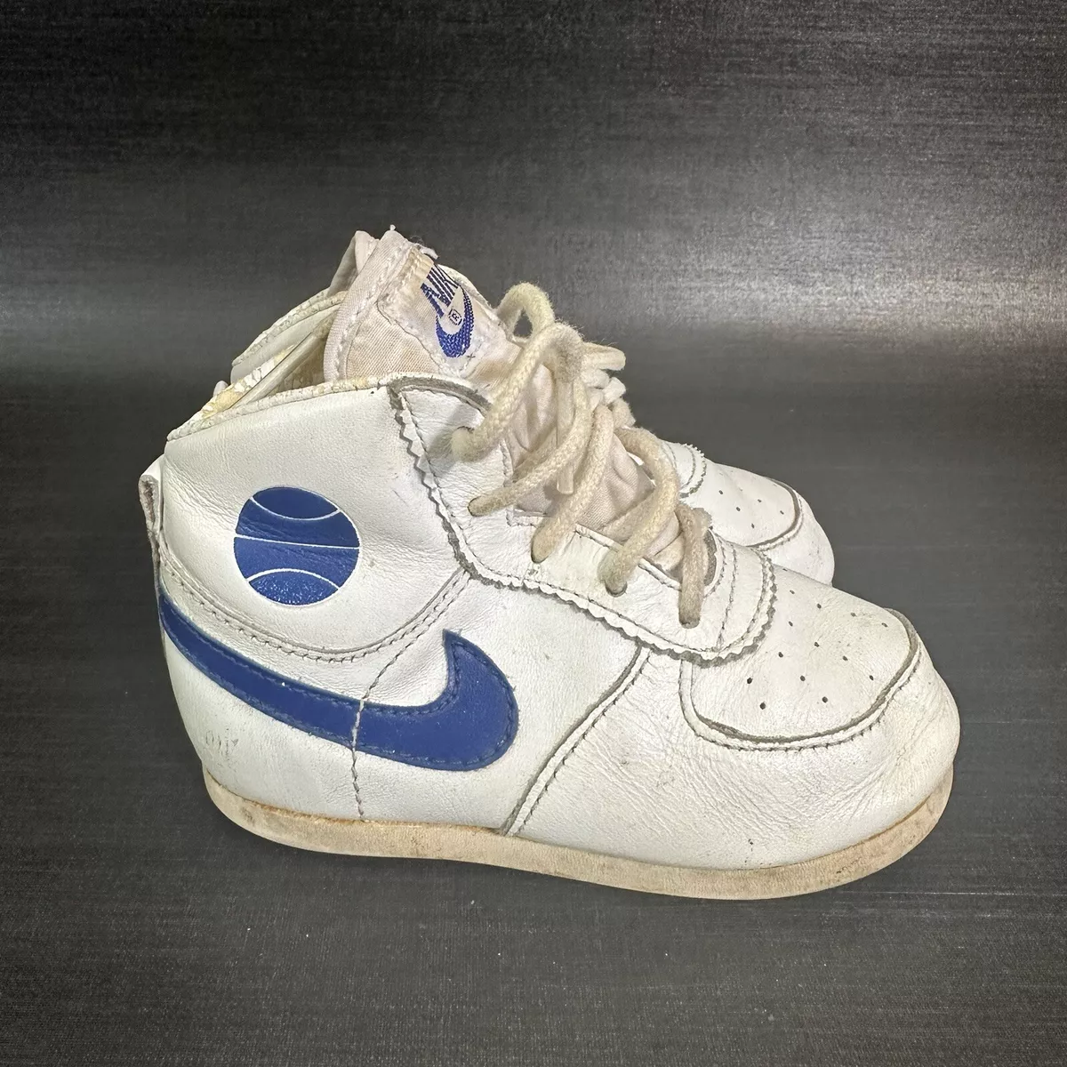 Size 4 best sale infant nike shoes