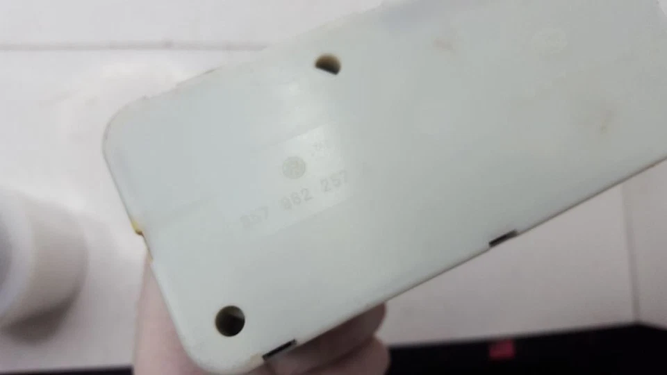 Módulo de bloqueo de robo 1992 VW Corrado 357962257A Foto 3 de 4