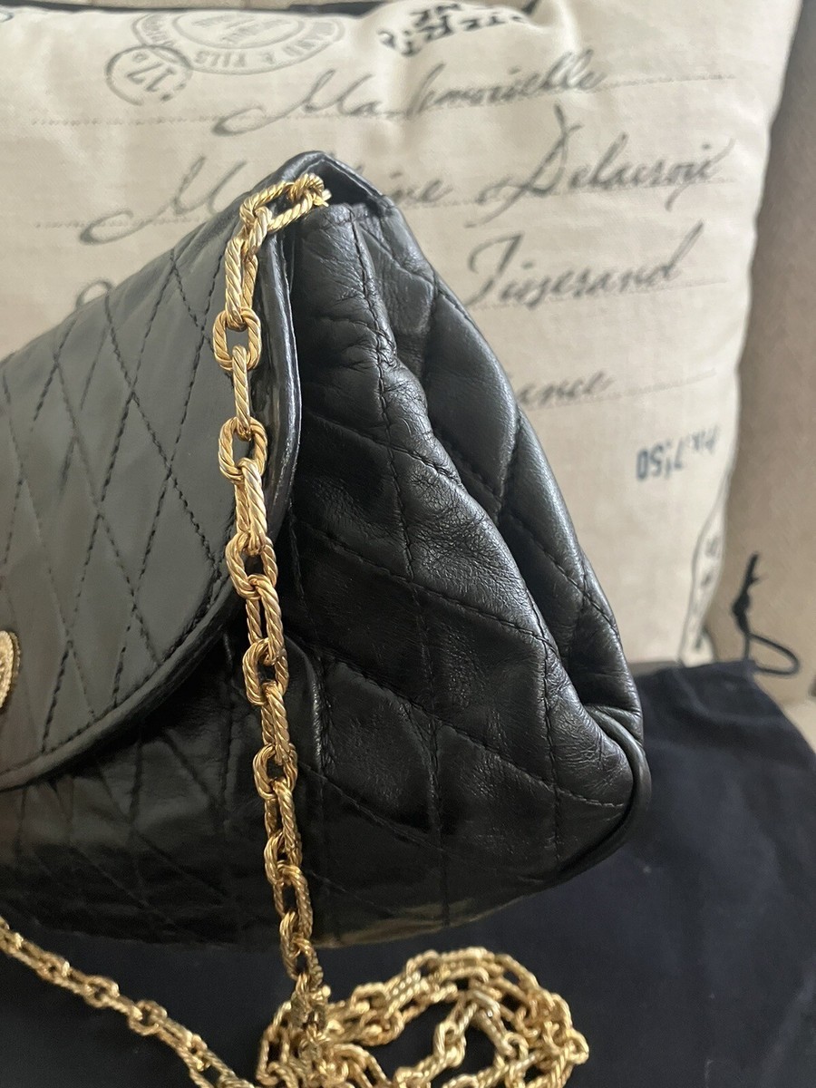 ショルダーバッグ・ポシェット × ヴィンテージ(中古) Chanel Chain Shoulder Bag AS3480 ショルダーバッグ・ポシェット × ヴィンテージ(中古) Chanel