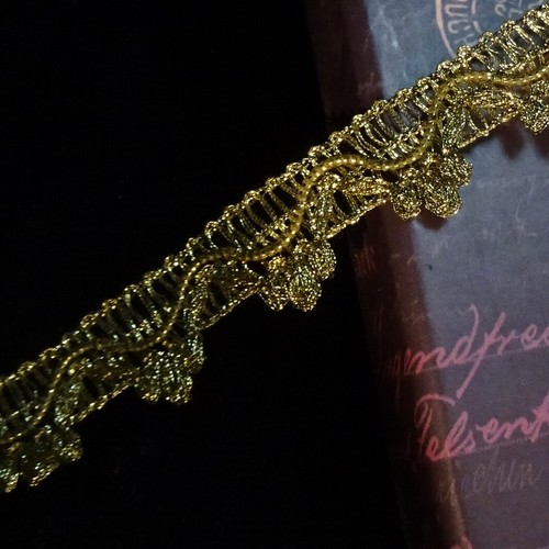 ANTIQUE gold metallic braid lace trim dainty fan shape brocade metal threads - Picture 4 of 11