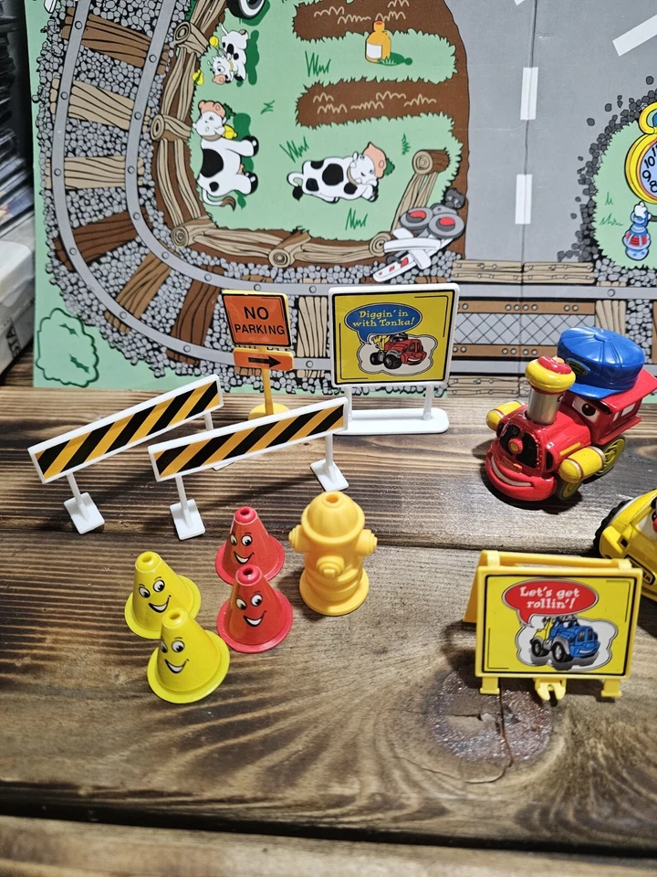 Tonka Lil' Chuck Truck Playset Fold Up Track Die Cast Vehicles Vintage Avon 2002 - Image 3 of 4