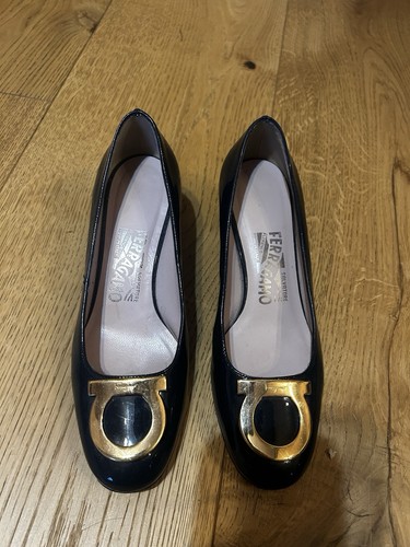 Salvatore Ferragamo, Vintage 1980s Salvatore Ferragamo Navy Patent Gancini Court Shoes UK 3 5B
