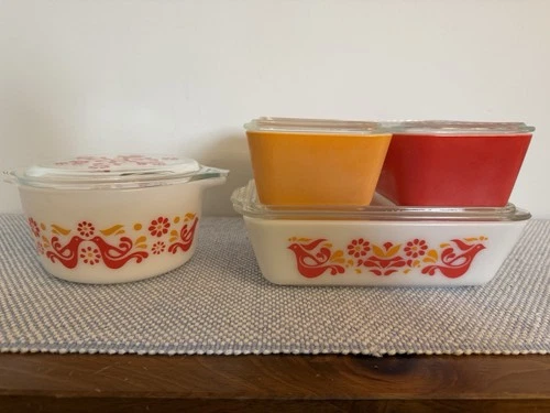 New ListingPyrex Friendship Refrigerator Set and Casserole Dish Vintage with Lids