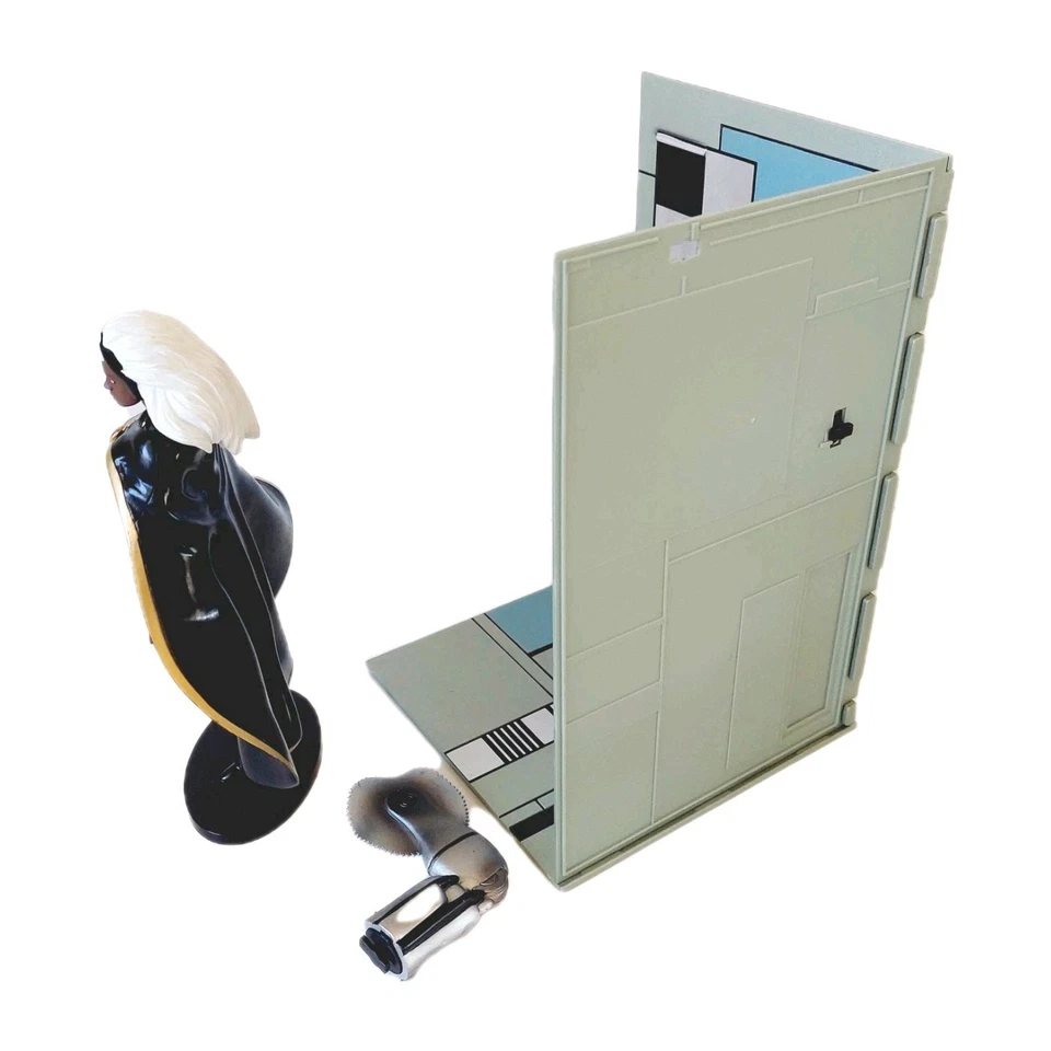 STORM Marvel Diamond Select Action Figure 7" 2012 W/Danger Room | Complete  - Image 3 of 4