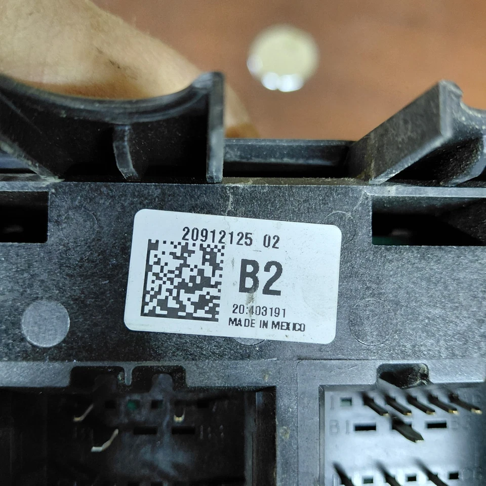 20912125 雪佛兰 Impala 2012-13 熔断器盒接线继电器单元模块 2J6 274 B1 — 第 2/3 张图片