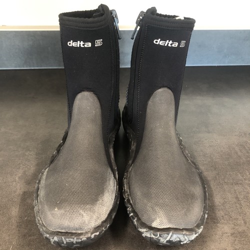 Used ScubaPro Delta 5 mm Scuba Dive Boots - Large Men’s Size 9 42