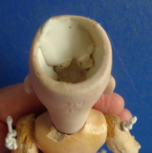 MUÑECA ANTIGUA 6,5" - #219 CABEZA BISQUE - CUERPO COMPUESTO - ZAPATOS MOLDEADOS - BOCA CERRADA - Imagen 13 de 17