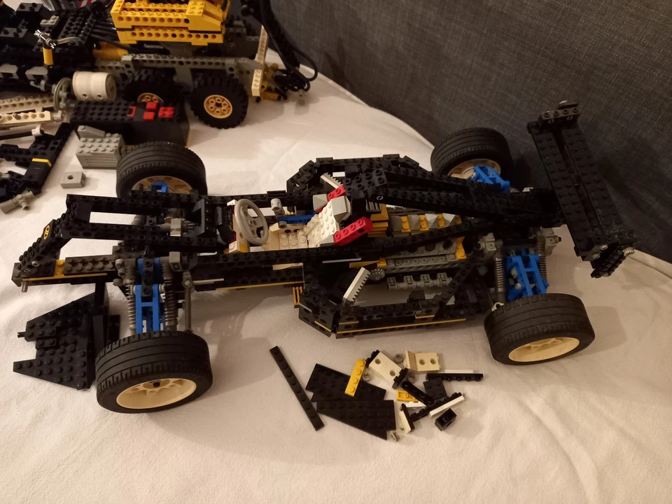 Lot Lego Technic - 8868 / 8880 / 8854 / 8851 / 8832 / 42024 - Photo 2/4