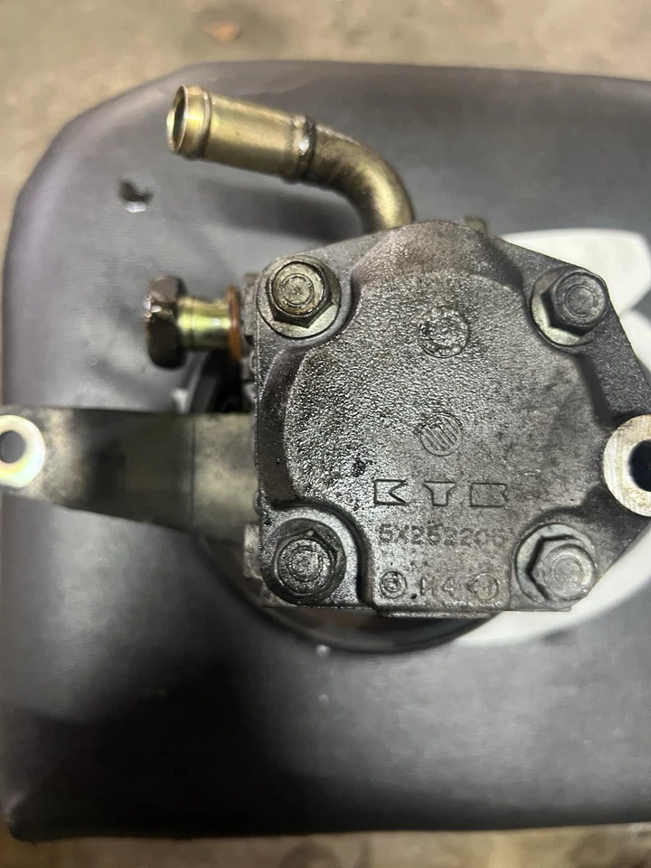 03-06 BOMBA DIRECCIÓN ASISTIDA INFINITI G35 NISSAN 350Z 3.5L V6 VQ35DE OEM 5Y233136 Foto 2 de 4