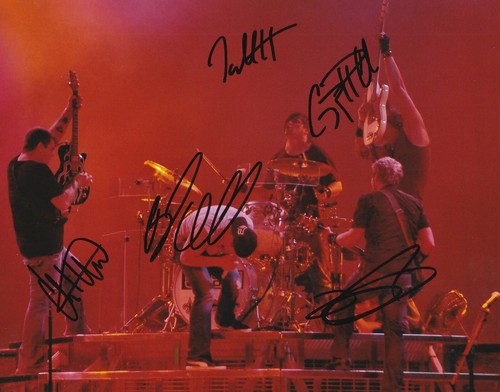 3 DOORS DOWN SIGNED BAND 8X10 WITH COA