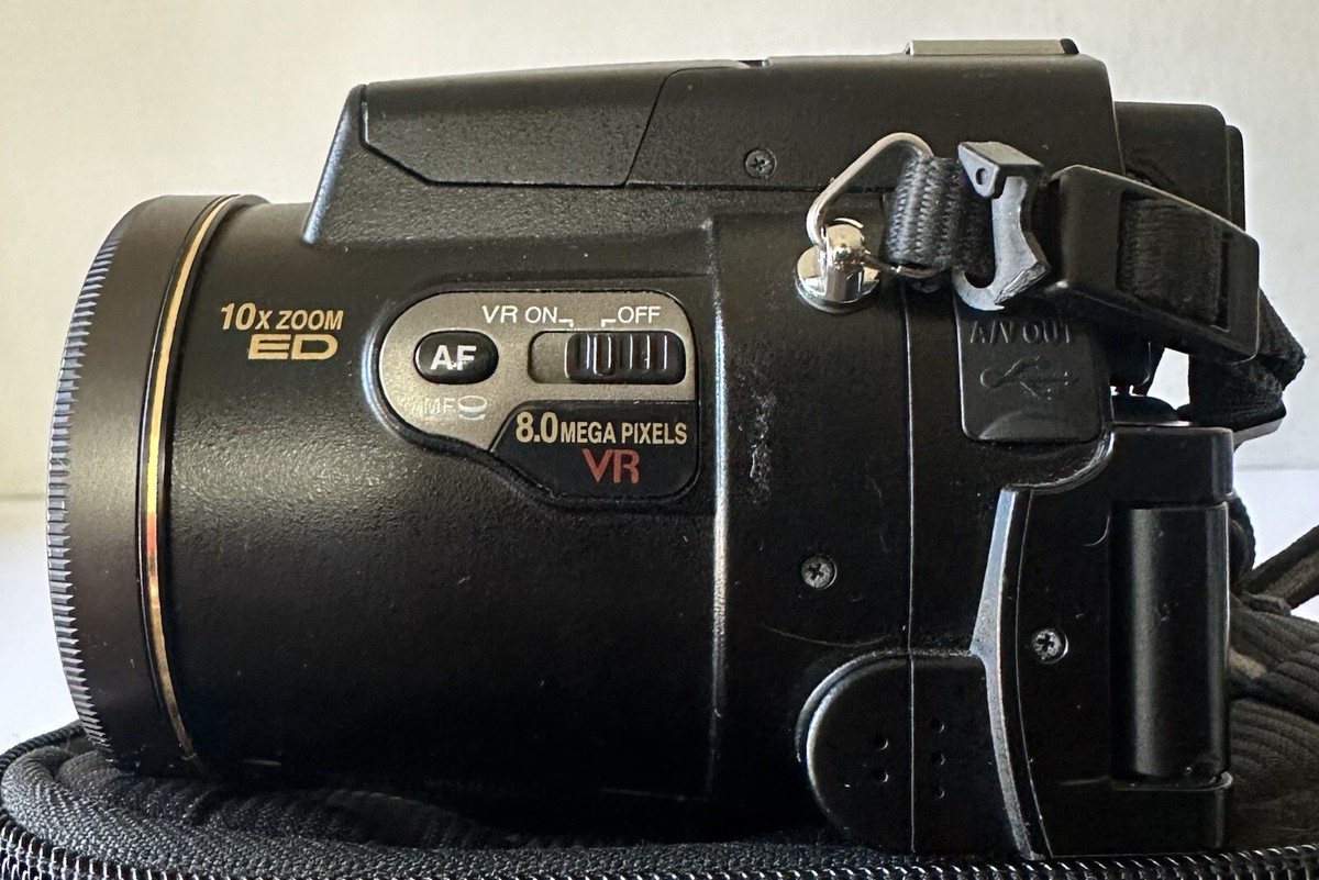 Nikon COOLPIX 8800 VR 8.0MP Digital Camera Black No Battery