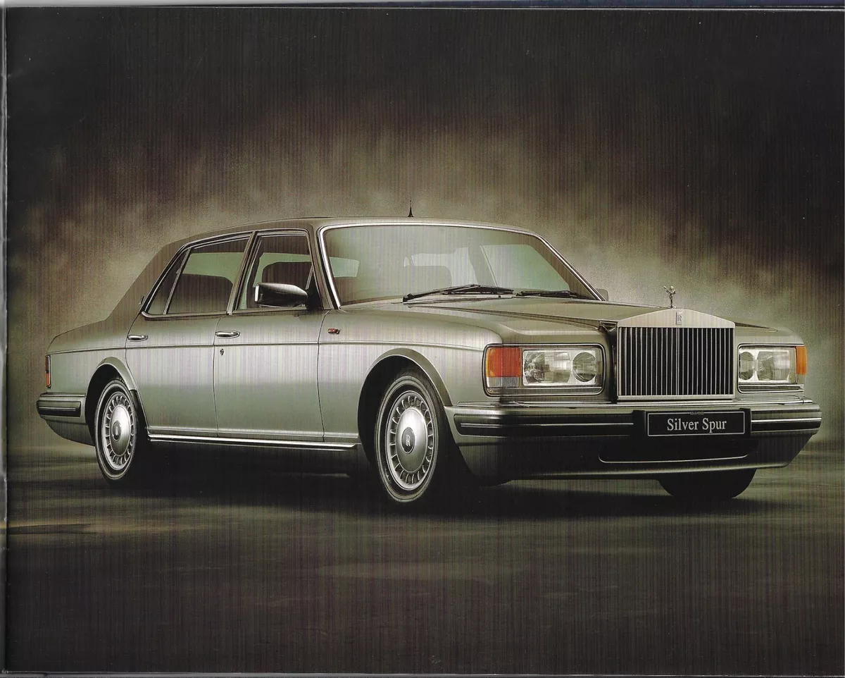 RollsRoyce and Bentley Collectors Guide V4 198098 Silver Spirit to  Azure Acollectors Guide Robson Graham 9781899870301 Amazoncom Books