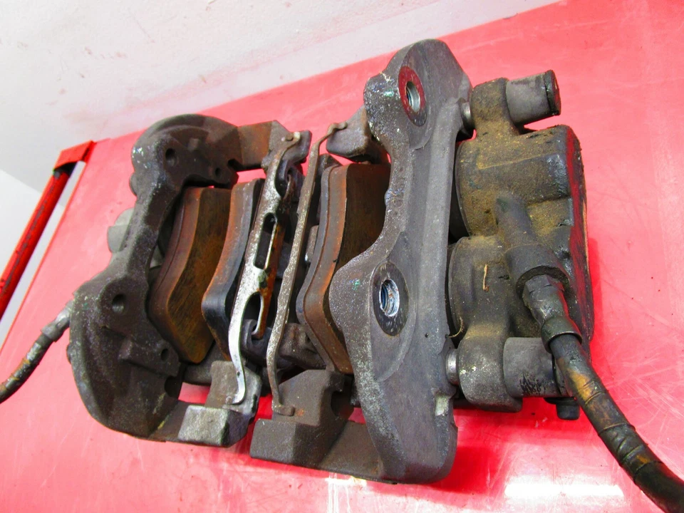 06-09 MERCEDES-BENZ W251 R CLASS CONJUNTO DE PAR DE PINÇAS DE FREIO DIANTEIRAS DIREITA E ESQUERDA FABRICANTE DE EQUIPAMENTO ORIGINAL - Imagem 2 de 4