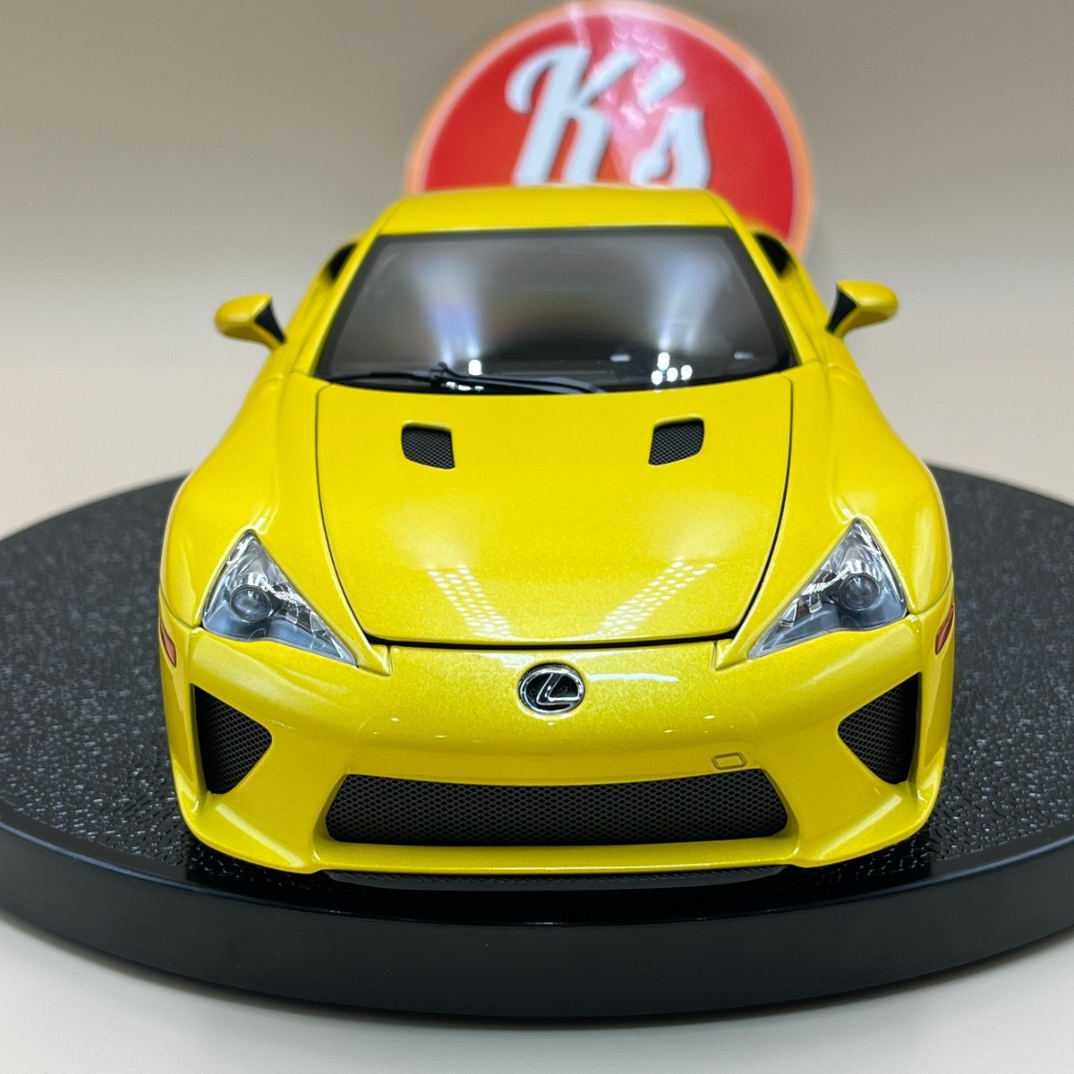 AUTOart 1/18 Lexus LFA Pearl Yellow Signature diecast metal model